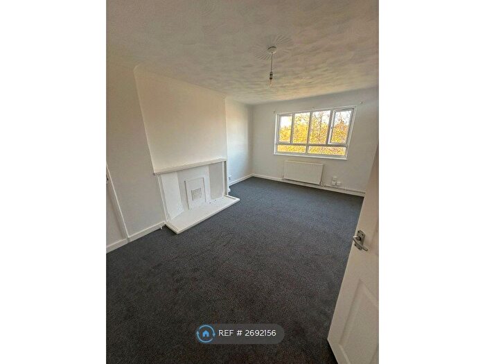 3 Bedroom Flat To Rent In St. Patricks Gardens, Gravesend, DA12