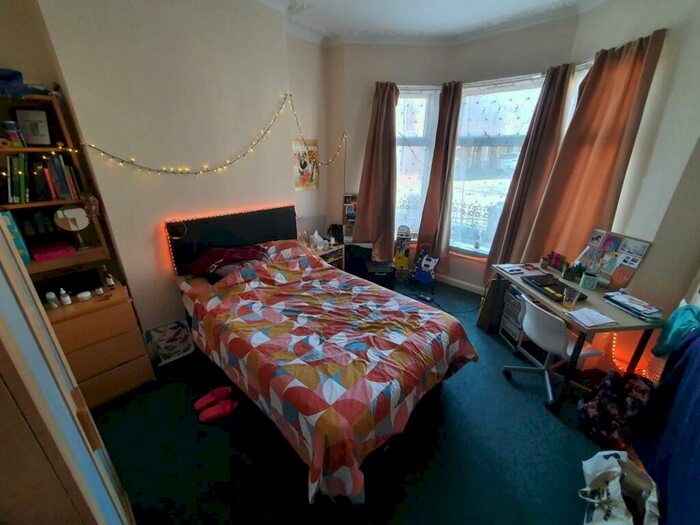 5 Bedroom House To Rent In Mackintosh Place, CF24