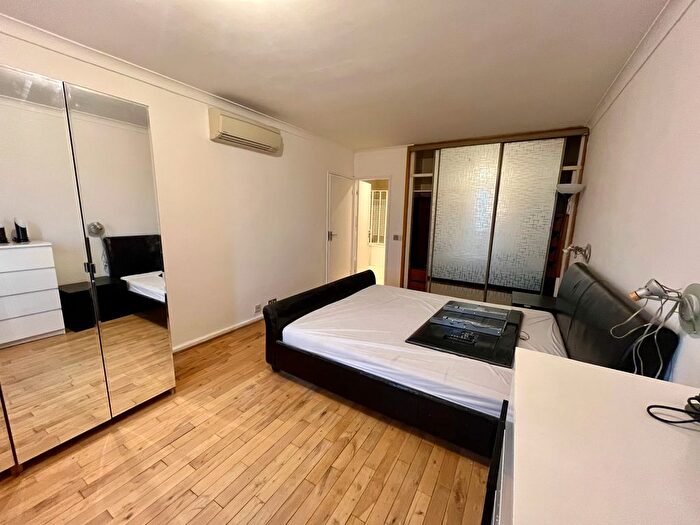 3 Bedroom Flat To Rent In Loudoun Road, St John's Wood, London, NW8