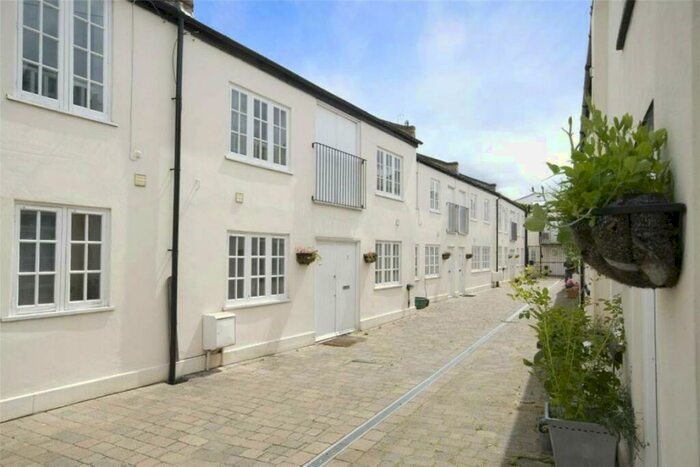 1 Bedroom House To Rent In Medway Road, Victroria Park, E3