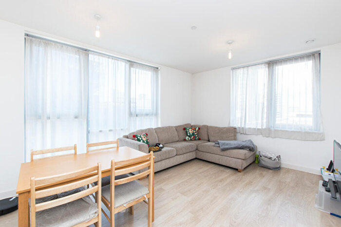 2 Bedroom Apartment To Rent In Rick Roberts Way, Stratford, London, E15