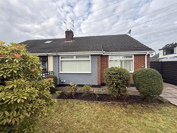 2 Bedroom Semi-Detached Bungalow For Sale In Linley Drive, Roundthorn, Oldham, OL4