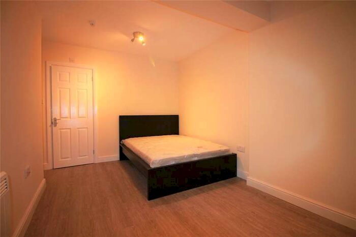 1 Bedroom Studio Flat To Rent In Costons Lane, Greenford UB6