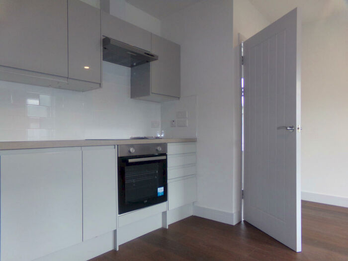 1 Bedroom Flat To Rent In Godstone Road, Whyteleafe, Surrey, CR3