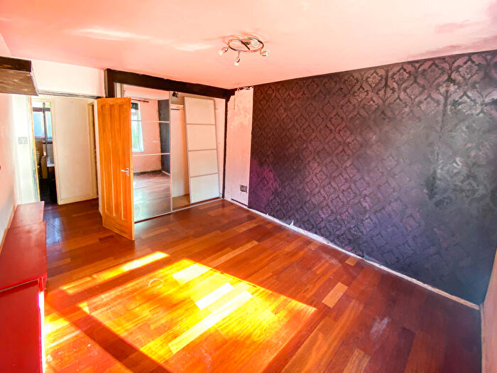 2 Bedroom Flat For Sale In Flat, Carlton Court, Hulse Road, Southampton, SO15