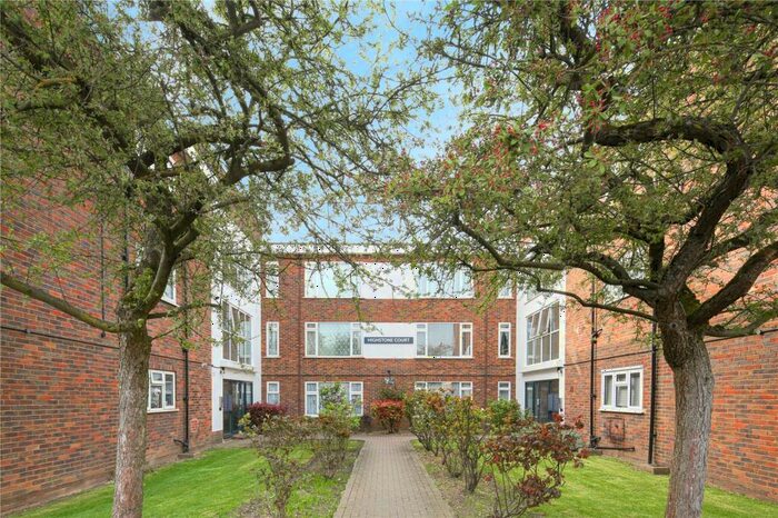 2 Bedroom Flat To Rent In Highstone Court, New Wanstead, London, E11