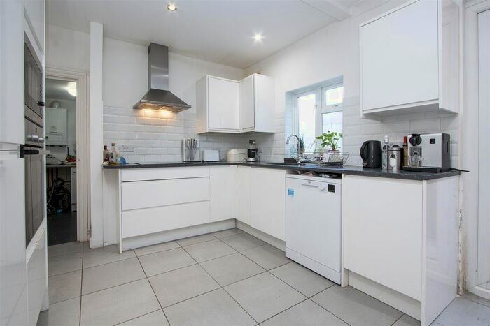 5 Bedroom Property To Rent In Mellison Road, London, SW17