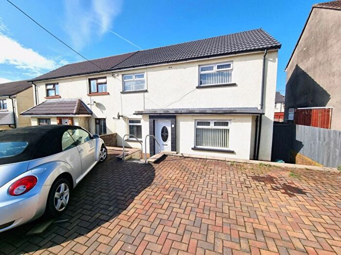 3 Bedroom Semi-Detached House For Sale In Redbrook Avenue, Caerphilly, CF83
