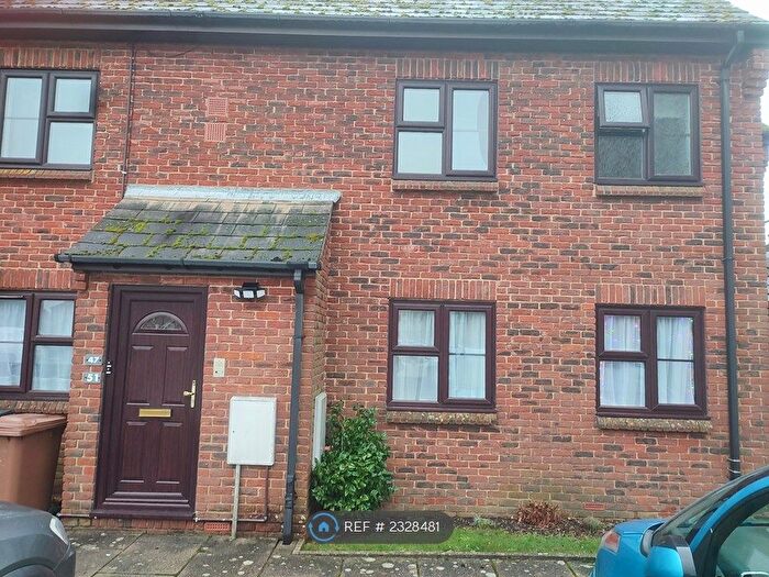 2 Bedroom Flat To Rent In Church Street, Romsey, SO51