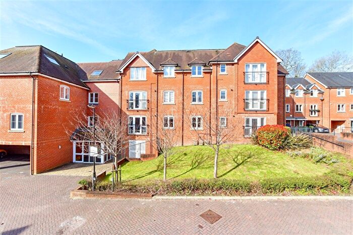2 Bedroom Flat For Sale In Horndean, Waterlooville, Hampshire, PO8