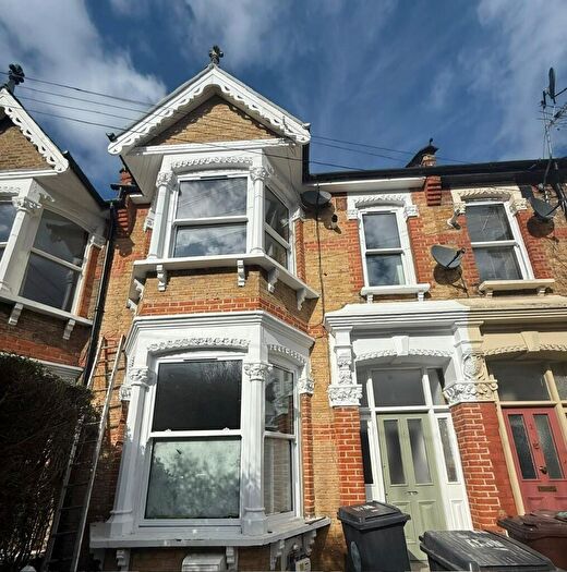 2 Bedroom Duplex To Rent In Cleveland Park Crescent, London, E17