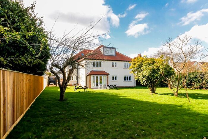 2 Bedroom Apartment To Rent In Banbury Road, Kidlington, OX5