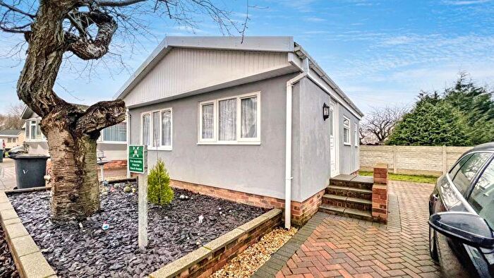 1 Bedroom Detached Bungalow For Sale In Cedar Avenue, Charnwood Park Estate, Scunthorpe, DN15