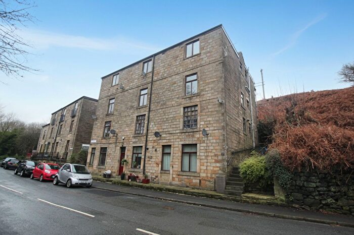 2 Bedroom Flat For Sale In Clewer Place, Todmorden, OL14