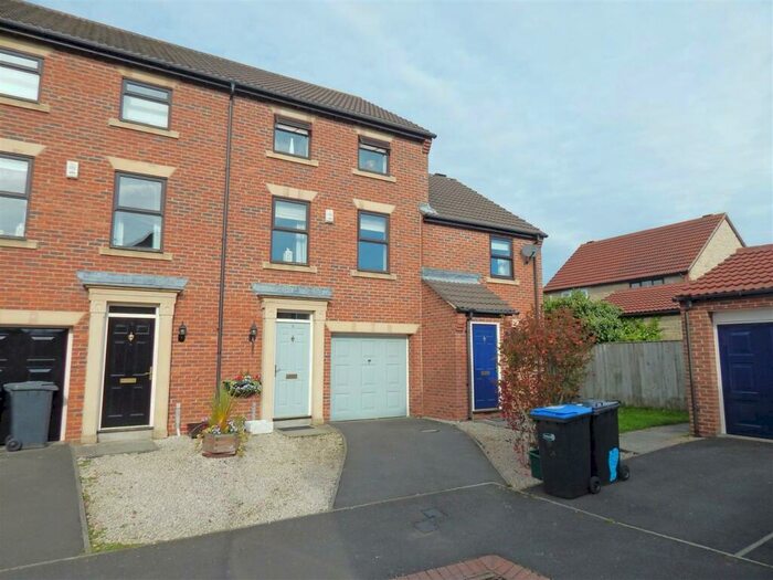 3 Bedroom House To Rent In Mackintosh Court, Gilesgate, DH1