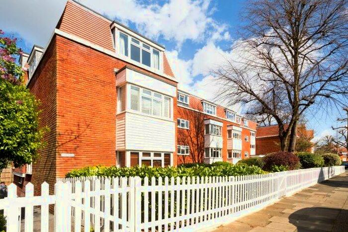 2 Bedroom Flat To Rent In Marlborough Crescent, London, W4