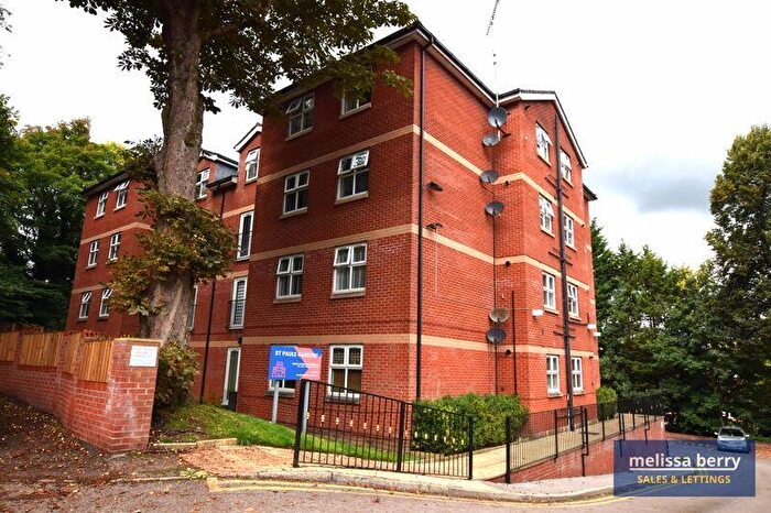 3 Bedroom Flat To Rent In St Pauls Gardens, Sedgley Park, M7