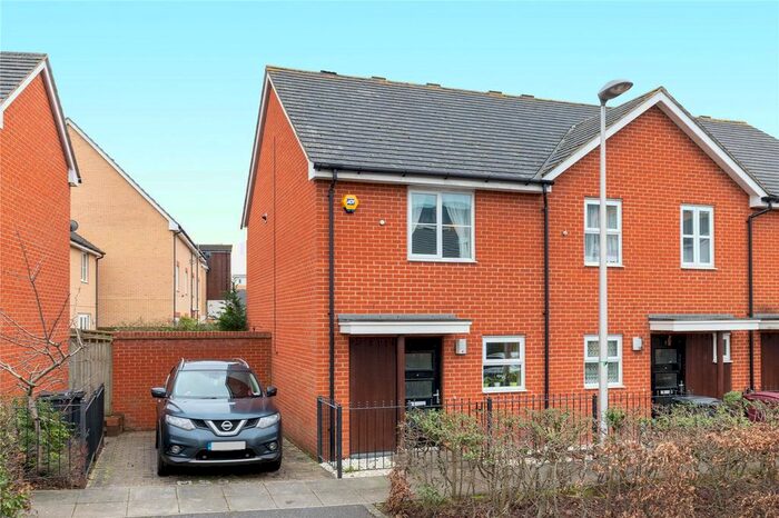 2 Bedroom End Of Terrace House To Rent In Puffin Way, Reading, Berkshire, RG2
