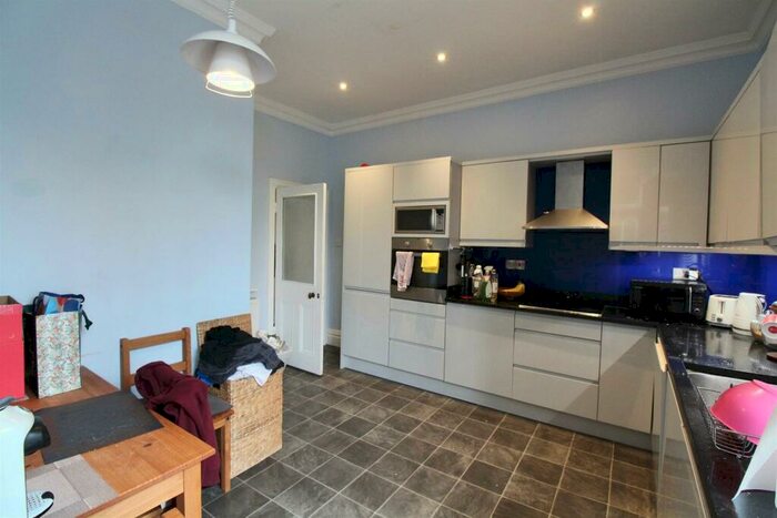 2 Bedroom Apartment To Rent In Westbourne Avenue, Princes Avenue, Hull, HU5