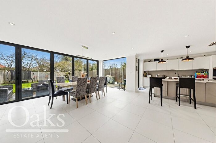 5 Bedroom Semi Detached House For Sale In Bennetts Way, Shirley, CR0