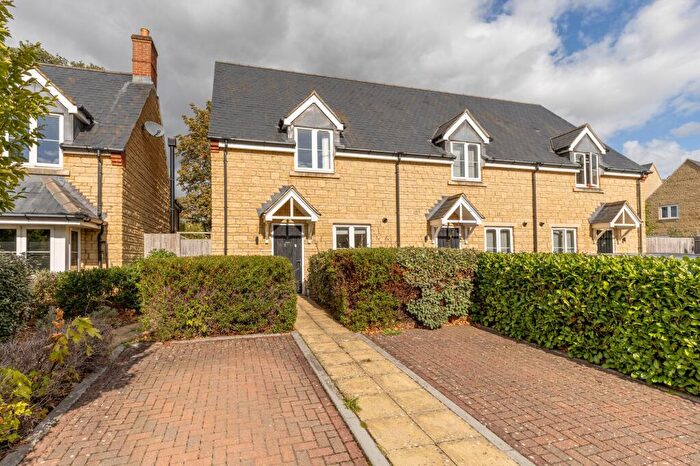3 Bedroom End Of Terrace House For Sale In Storey Mews, Malmesbury, SN16