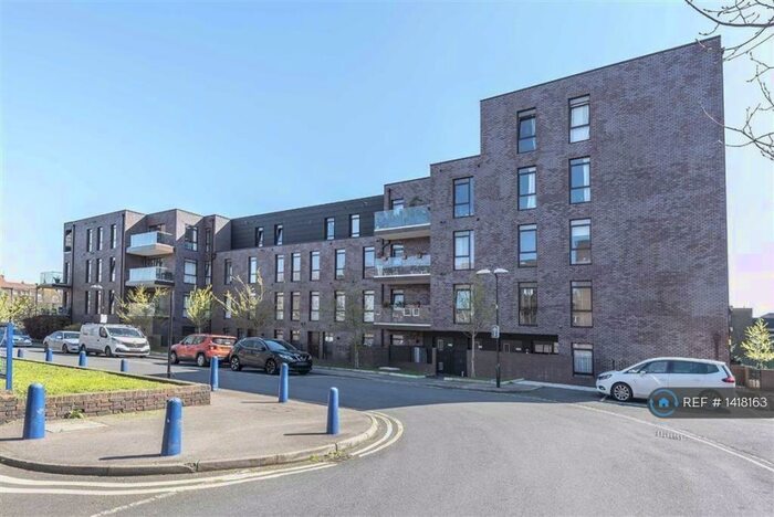 3 Bedroom Flat To Rent In Gibson Road, London, SE11