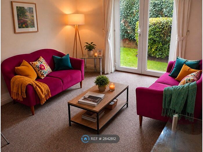 2 Bedroom Flat To Rent In Bartholomew Court, Newbury, RG14