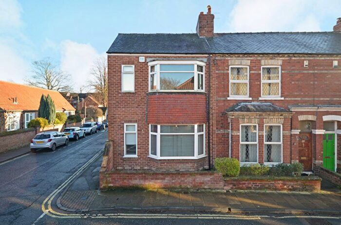 2 Bedroom Flat To Rent In Avenue Road, York, YO30