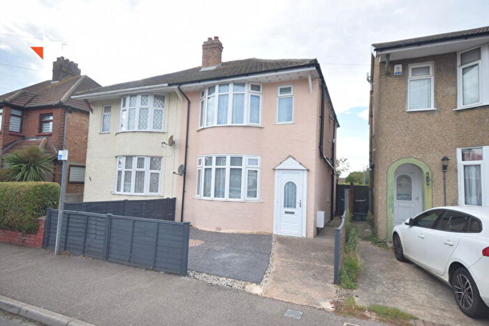 3 Bedroom Semi-Detached House For Sale In Carrs Road, Clacton-on-sea, CO15