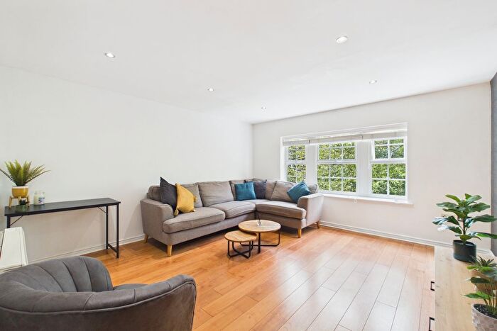 2 Bedroom Flat For Sale In Princess Drive, York, North Yorkshire, YO26