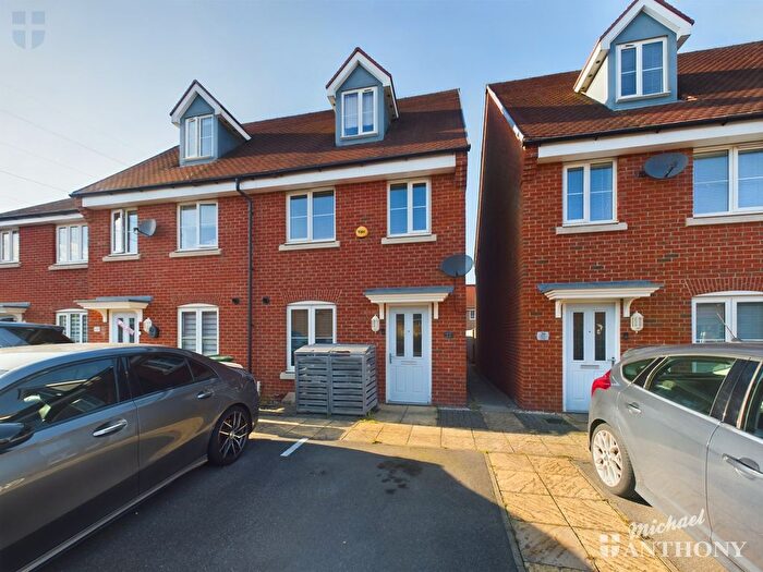 3 Bedroom End Terrace House For Sale In Merton Close, Aylesbury, HP18