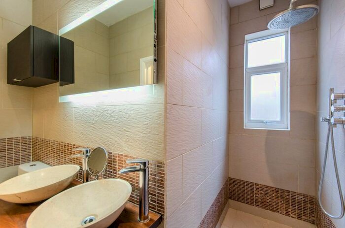 2 Bedroom Flat To Rent In Prout Grove, Neasden, London, NW10