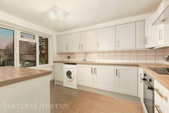2 Bedroom Apartment To Rent In The Avenue, Worcester Park, KT4