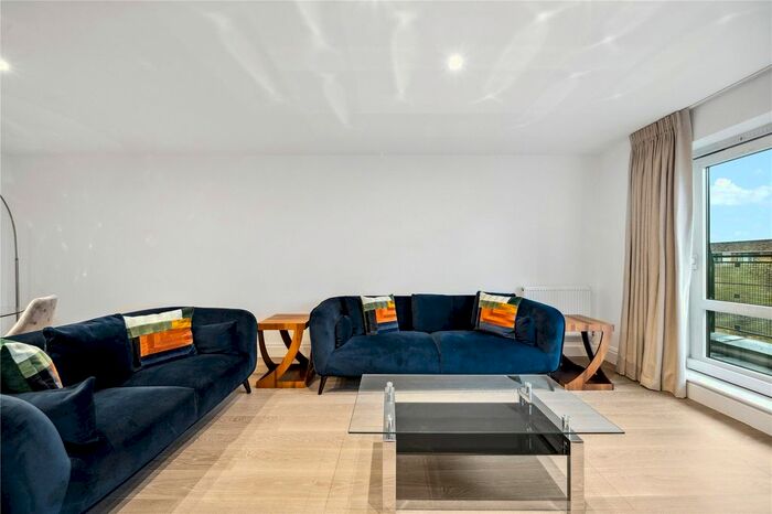 2 Bedroom Flat To Rent In Warren House, Beckford Close, W14