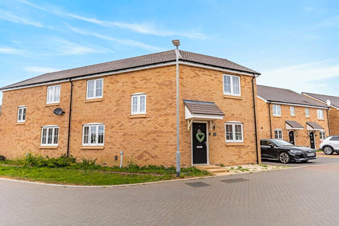 3 Bedroom Semi-Detached House For Sale In Pitchfork Way, Wixams, MK45