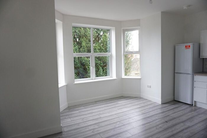 1 Bedroom Apartment To Rent In Third Avenue, NG7