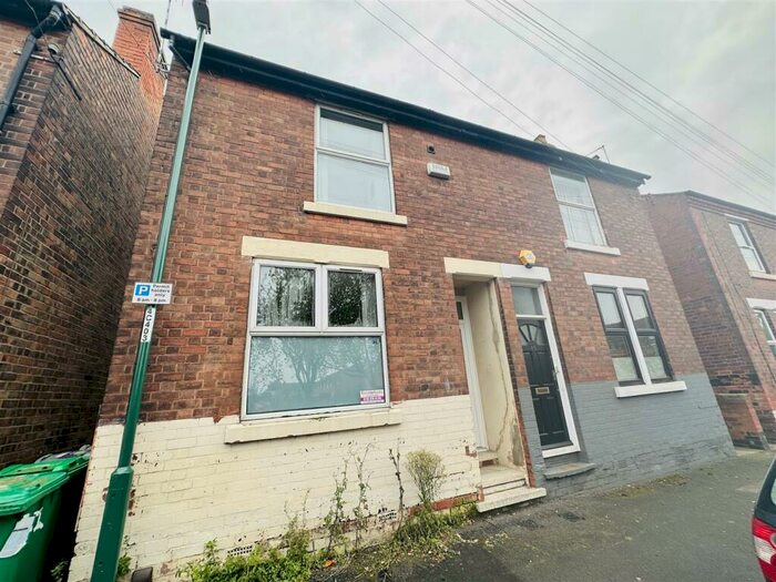 5 Bedroom House To Rent In Cycle Road, Nottingham, NG7