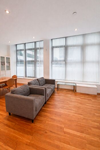 2 Bedroom Flat To Rent In Lansdowne Road, Emerald House, CR0