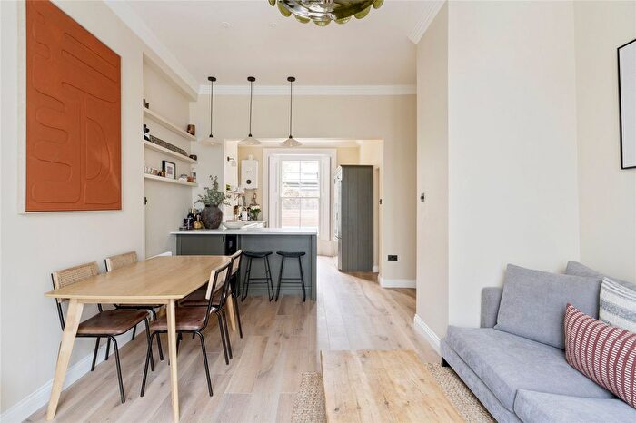 4 Bedroom Flat To Rent In St Stephens Gardens, London, W2