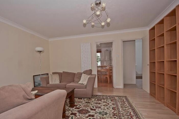 2 Bedroom Flat To Rent In Ethnard Road, Bermondsey, SE15