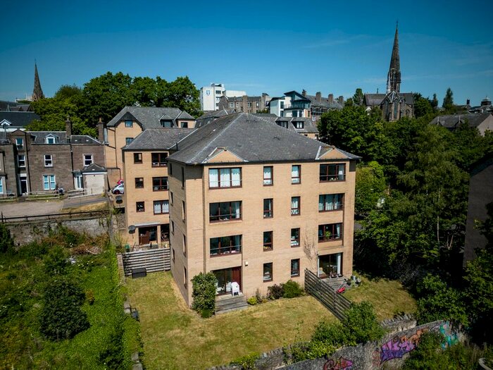2 Bedroom Flat To Rent In Roseangle, Dundee, DD1