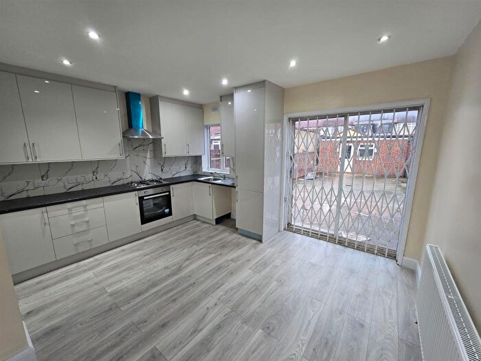 4 Bedroom Terraced House To Rent In St. Peters Road, Southall, UB1