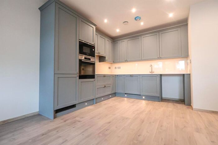 2 Bedroom Flat To Rent In Highfield House, Headless Cross, Redditch, B97