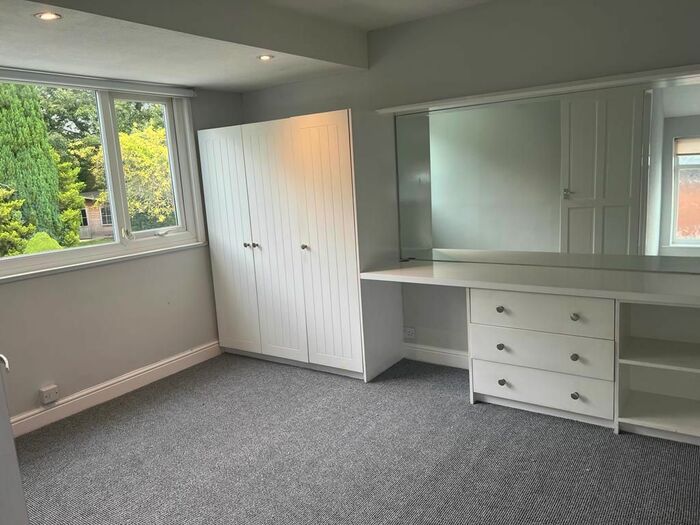 3 Bedroom Semi-detached House To Rent In Green Walk, Gatley, SK8