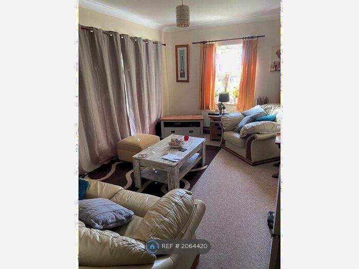 1 Bedroom Flat To Rent In Abbey Road, Whitland, SA34