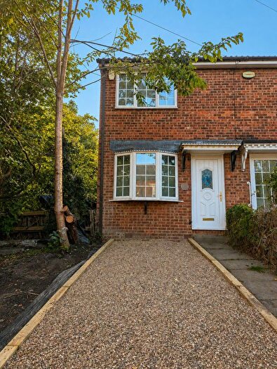 2 Bedroom End Terrace House To Rent In Cliff Mount, Leeds, LS6