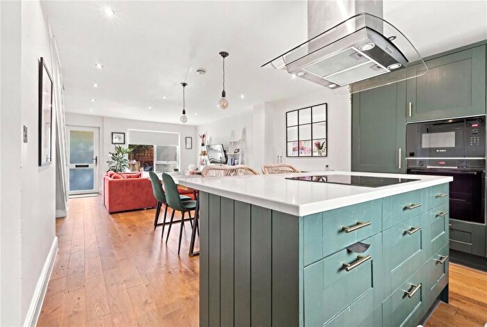 3 Bedroom Apartment To Rent In Bakers Hill, London, E5