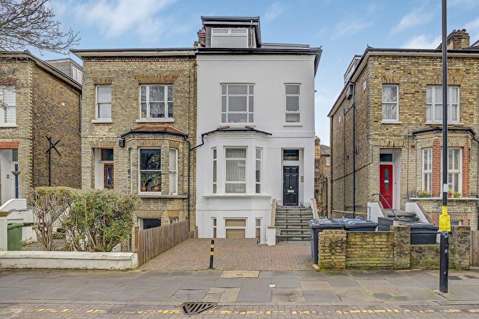 2 Bedroom Flat For Sale In Oxford Road, London, W5