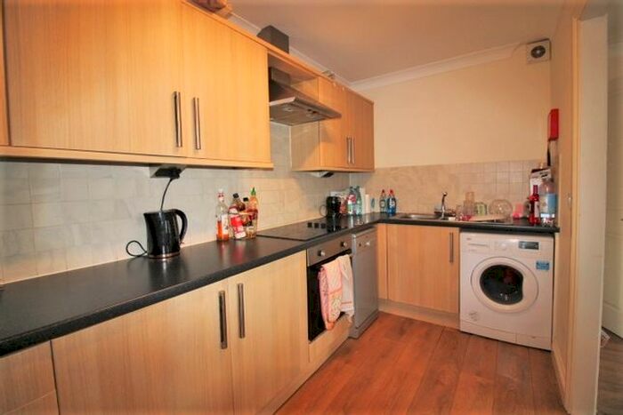 2 Bedroom Flat To Rent In Acland Road, Exeter, EX4