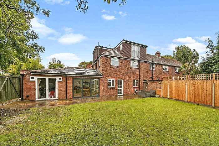 6 Bedroom Terraced House For Sale In Clifford Road, Richmond, TW10